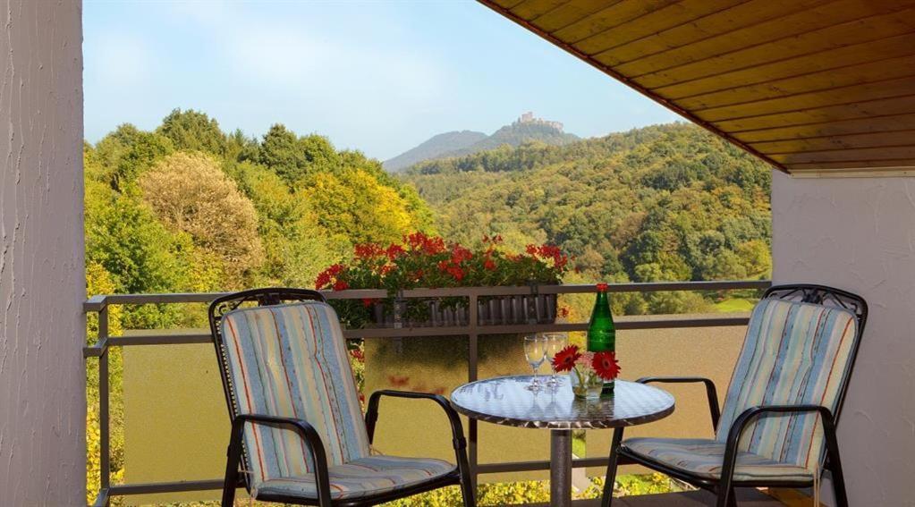 Gasthaus Trifelsblick Wernersberg Dış mekan fotoğraf