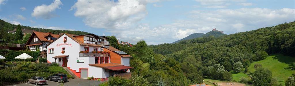 Gasthaus Trifelsblick Wernersberg Dış mekan fotoğraf